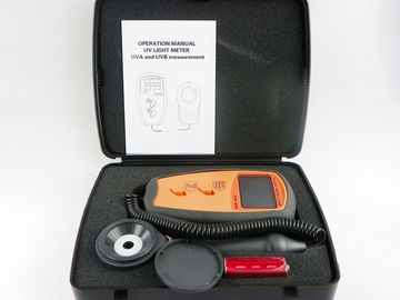 UV304B 3 3/4 شاشة LCD 0 ~ 40mW / سم2 UV Light Meter المزود